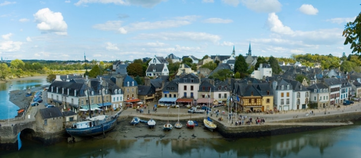 Photographie du port de Saint-Goustan à proximité d'Auray sous un ciel nuageux